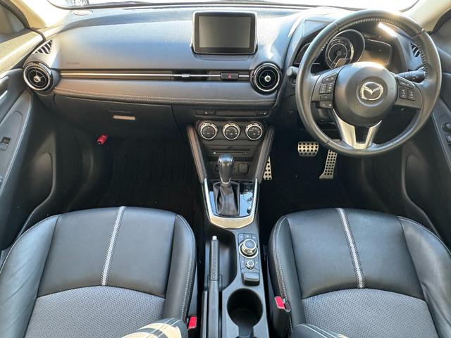 デミオ ＸＤブラックレザーリミテッド　４ＷＤ　純正ＳＤナビ　ＢＴ　フルセグＴＶ　ＤＶＤ　ＣＤ　ブラインドスポットモニター　前後ドラレコ　ヘッドアップディスプレイ　ＬＥＤヘッドライト（3枚目）