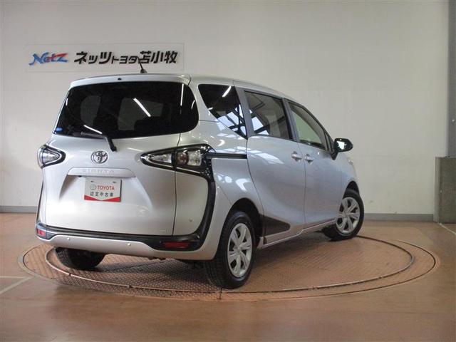シエンタ Ｘ　４ＷＤ　メモリーナビ　ＤＶＤ再生　ミュージックプレイヤー接続可　バックカメラ　衝突被害軽減システム　ＥＴＣ　電動スライドドア　ウオークスルー　乗車定員６人　３列シート（4枚目）