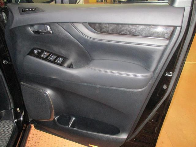 アルファードハイブリッド ＳＲ　Ｃパッケージ　４ＷＤ　メモリーナビ　ＤＶＤ再生　ミュージックプレイヤー接続可　バックカメラ　衝突被害軽減システム　ＥＴＣ　ドラレコ　両側電動スライド　ＬＥＤヘッドランプ　乗車定員７人　３列シート　ワンオーナー（18枚目）