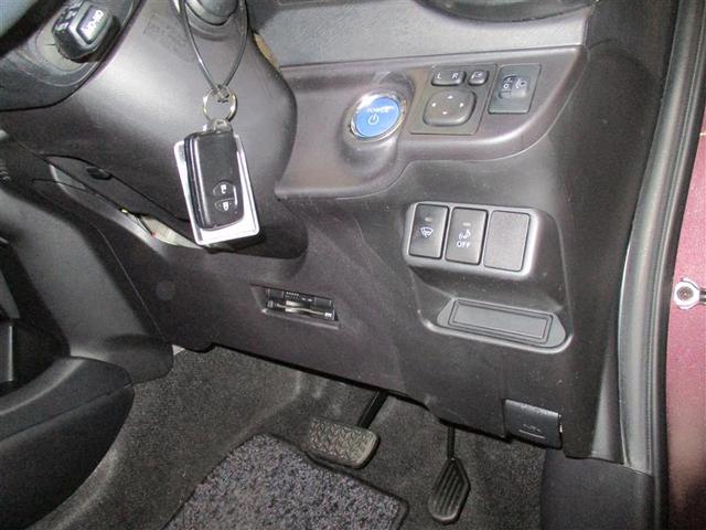 アクア Gブラックレザー フルセグ メモリーナビ DVD再生 バックカメラ ETC ワンオーナー(16枚目)