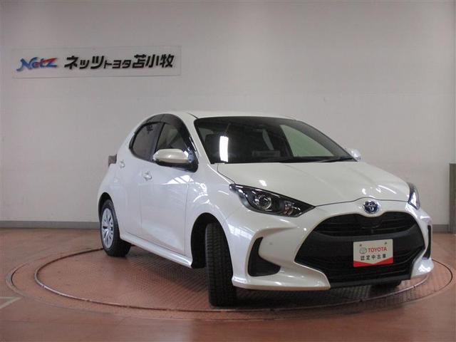 ヤリス ハイブリッドＧ　４ＷＤ　フルセグ　メモリーナビ　ミュージックプレイヤー接続可　バックカメラ　衝突被害軽減システム　ＥＴＣ　ワンオーナー（2枚目）