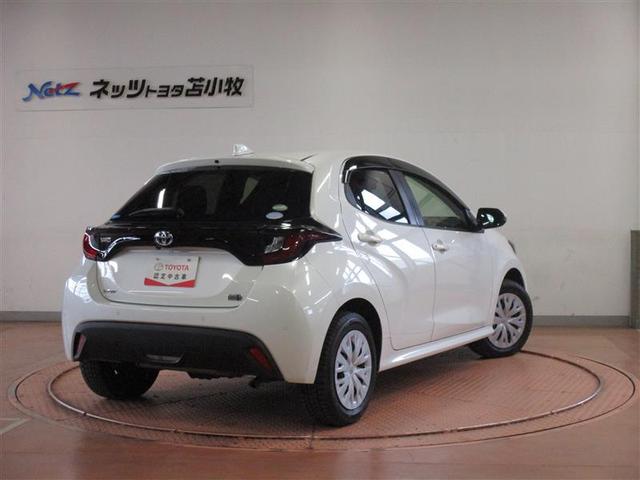 ヤリス ハイブリッドＧ　４ＷＤ　フルセグ　メモリーナビ　ミュージックプレイヤー接続可　バックカメラ　衝突被害軽減システム　ＥＴＣ　ワンオーナー（4枚目）