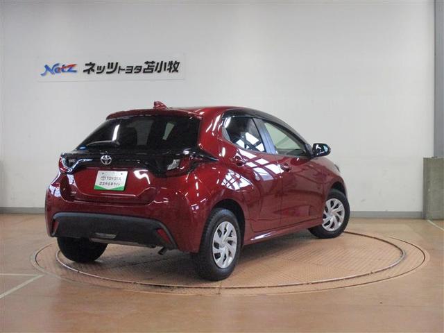 ヤリス Ｇ　４ＷＤ　フルセグ　ミュージックプレイヤー接続可　バックカメラ　衝突被害軽減システム　ワンオーナー（4枚目）