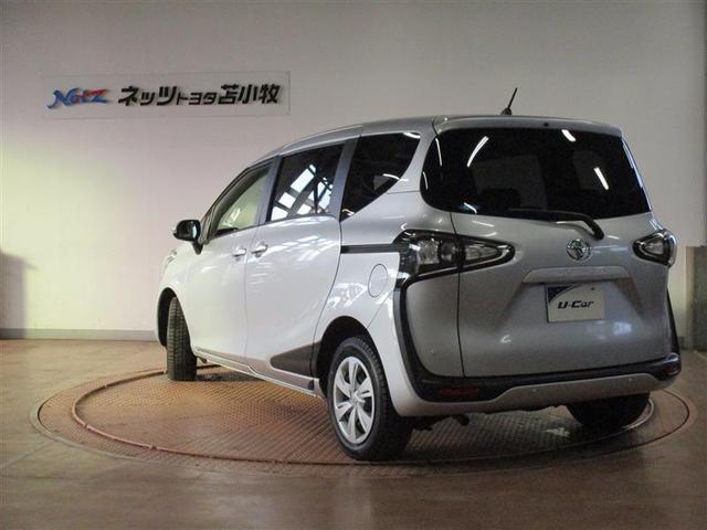 シエンタ Ｘ　４ＷＤ　メモリーナビ　ＤＶＤ再生　バックカメラ　衝突被害軽減システム　ＥＴＣ　電動スライドドア　ウオークスルー　乗車定員６人　３列シート（3枚目）