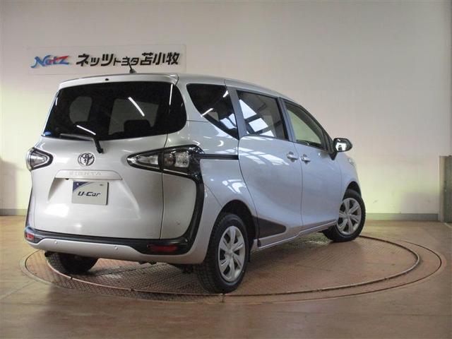 シエンタ Ｘ　４ＷＤ　メモリーナビ　ＤＶＤ再生　バックカメラ　衝突被害軽減システム　ＥＴＣ　電動スライドドア　ウオークスルー　乗車定員６人　３列シート（4枚目）