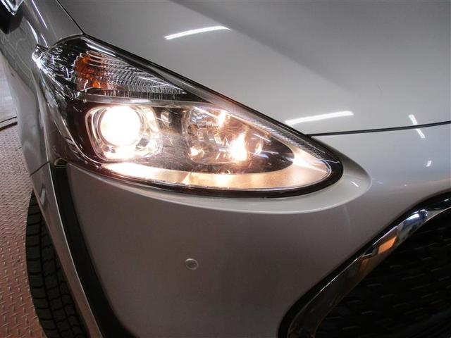 シエンタ Ｘ　４ＷＤ　メモリーナビ　ＤＶＤ再生　バックカメラ　衝突被害軽減システム　ＥＴＣ　電動スライドドア　ウオークスルー　乗車定員６人　３列シート（18枚目）