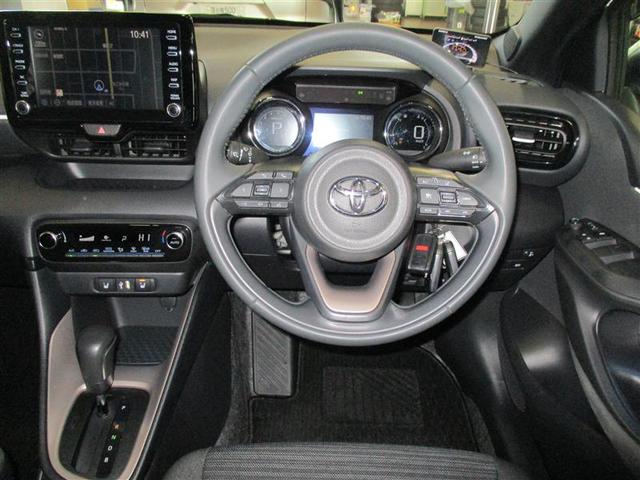 ヤリス Ｚ　フルセグ　メモリーナビ　ミュージックプレイヤー接続可　バックカメラ　衝突被害軽減システム　ＥＴＣ　ドラレコ　ＬＥＤヘッドランプ　ワンオーナー（5枚目）