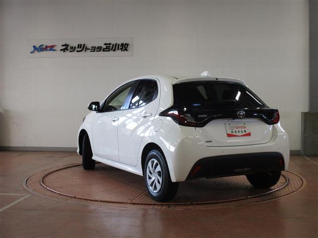 ヤリス Ｘ　４ＷＤ　メモリーナビ　ミュージックプレイヤー接続可　バックカメラ　衝突被害軽減システム　ＥＴＣ　記録簿（3枚目）