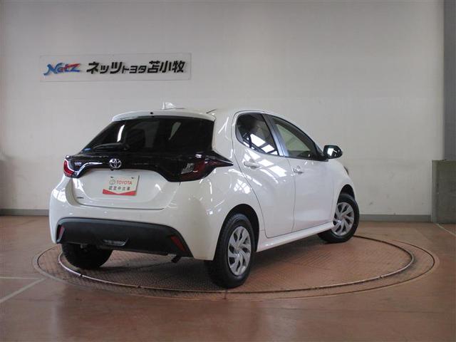 ヤリス Ｘ　４ＷＤ　メモリーナビ　ミュージックプレイヤー接続可　バックカメラ　衝突被害軽減システム　ＥＴＣ　記録簿（4枚目）