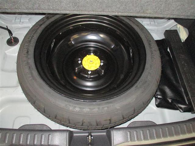 ヤリス Ｘ　４ＷＤ　メモリーナビ　ミュージックプレイヤー接続可　バックカメラ　衝突被害軽減システム　ＥＴＣ　記録簿（11枚目）