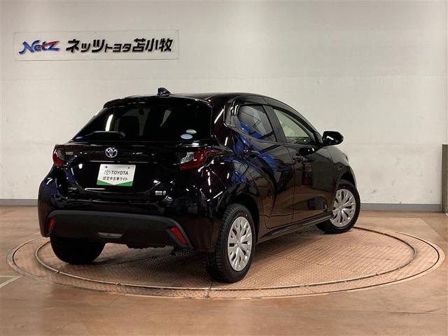 ヤリス ハイブリッドＧ　４ＷＤ　ミュージックプレイヤー接続可　バックカメラ　衝突被害軽減システム　ＥＴＣ　ドラレコ　ワンオーナー（4枚目）