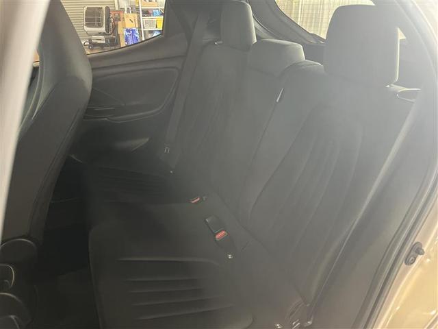 ヤリス Ｘ　４ＷＤ　メモリーナビ　ミュージックプレイヤー接続可　バックカメラ　衝突被害軽減システム　ＥＴＣ（8枚目）