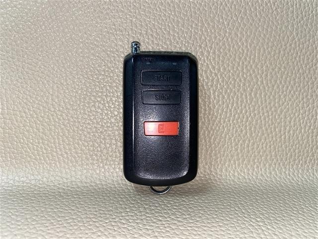 ヴォクシー ＺＳ　煌ＩＩＩ　４ＷＤ　フルセグ　メモリーナビ　ＤＶＤ再生　ミュージックプレイヤー接続可　バックカメラ　衝突被害軽減システム　ＥＴＣ　両側電動スライド　ＬＥＤヘッドランプ　ウオークスルー　乗車定員７人　３列シート（15枚目）