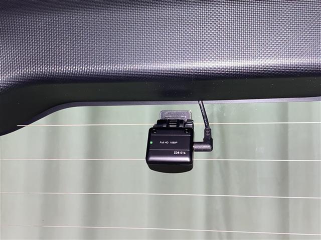 ヴォクシー ＺＳ　煌ＩＩＩ　４ＷＤ　フルセグ　メモリーナビ　ＤＶＤ再生　ミュージックプレイヤー接続可　バックカメラ　衝突被害軽減システム　ＥＴＣ　両側電動スライド　ＬＥＤヘッドランプ　ウオークスルー　乗車定員７人　３列シート（18枚目）