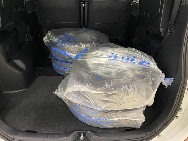 ヴォクシー ＺＳ　煌ＩＩＩ　４ＷＤ　フルセグ　メモリーナビ　ＤＶＤ再生　ミュージックプレイヤー接続可　バックカメラ　衝突被害軽減システム　ＥＴＣ　両側電動スライド　ＬＥＤヘッドランプ　ウオークスルー　乗車定員７人　３列シート（33枚目）
