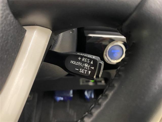プリウス Ｓセーフティプラス　４ＷＤ　ワンセグ　メモリーナビ　ミュージックプレイヤー接続可　バックカメラ　衝突被害軽減システム　ＥＴＣ　ＬＥＤヘッドランプ（11枚目）