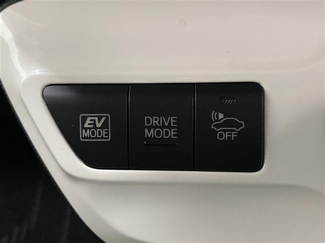 プリウス Ｓセーフティプラス　４ＷＤ　ワンセグ　メモリーナビ　ミュージックプレイヤー接続可　バックカメラ　衝突被害軽減システム　ＥＴＣ　ＬＥＤヘッドランプ（14枚目）