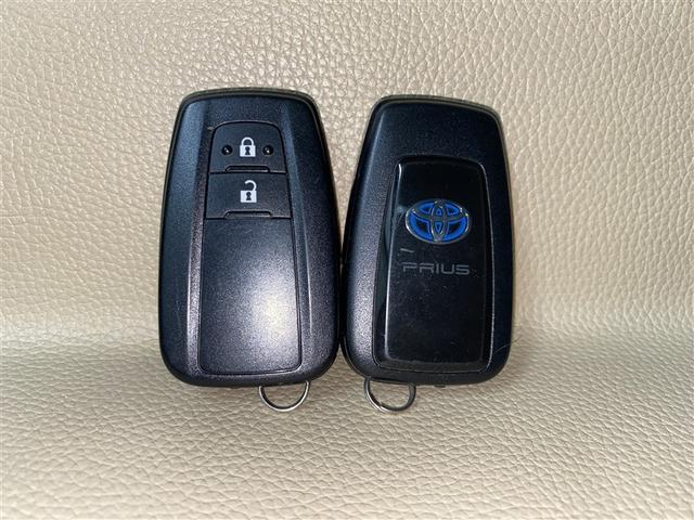 プリウス Ｓセーフティプラス　４ＷＤ　ワンセグ　メモリーナビ　ミュージックプレイヤー接続可　バックカメラ　衝突被害軽減システム　ＥＴＣ　ＬＥＤヘッドランプ（16枚目）