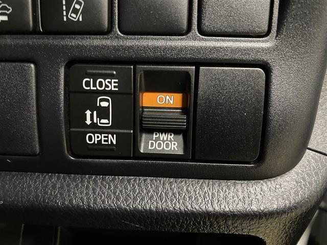 ノア Ｘ　４ＷＤ　フルセグ　メモリーナビ　ＤＶＤ再生　ミュージックプレイヤー接続可　後席モニター　バックカメラ　衝突被害軽減システム　電動スライドドア　ＬＥＤヘッドランプ　ウオークスルー　乗車定員７人（11枚目）