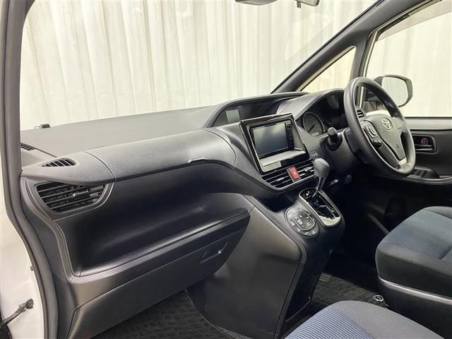 ノア Ｘ　４ＷＤ　フルセグ　メモリーナビ　ＤＶＤ再生　ミュージックプレイヤー接続可　後席モニター　バックカメラ　衝突被害軽減システム　電動スライドドア　ＬＥＤヘッドランプ　ウオークスルー　乗車定員７人（20枚目）