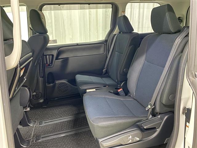 ノア Ｘ　４ＷＤ　フルセグ　メモリーナビ　ＤＶＤ再生　ミュージックプレイヤー接続可　後席モニター　バックカメラ　衝突被害軽減システム　電動スライドドア　ＬＥＤヘッドランプ　ウオークスルー　乗車定員７人（22枚目）