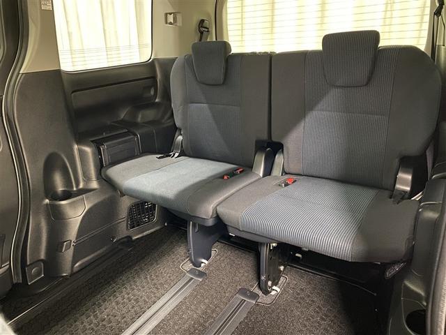 ノア Ｘ　４ＷＤ　フルセグ　メモリーナビ　ＤＶＤ再生　ミュージックプレイヤー接続可　後席モニター　バックカメラ　衝突被害軽減システム　電動スライドドア　ＬＥＤヘッドランプ　ウオークスルー　乗車定員７人（26枚目）