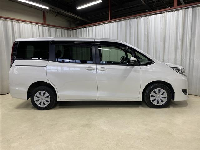 ノア Ｘ　４ＷＤ　フルセグ　メモリーナビ　ＤＶＤ再生　ミュージックプレイヤー接続可　後席モニター　バックカメラ　衝突被害軽減システム　電動スライドドア　ＬＥＤヘッドランプ　ウオークスルー　乗車定員７人（30枚目）