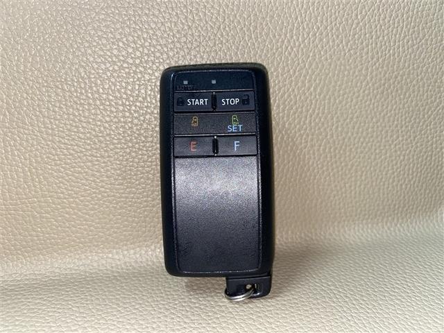 シエンタ G クエロ 4WD フルセグ メモリーナビ DVD再生 ミュージックプレイヤー接続可 バックカメラ 衝突被害軽減システム 両側電動スライド LEDヘッドランプ ウオークスルー 乗車定員6人 3列シート(16枚目)