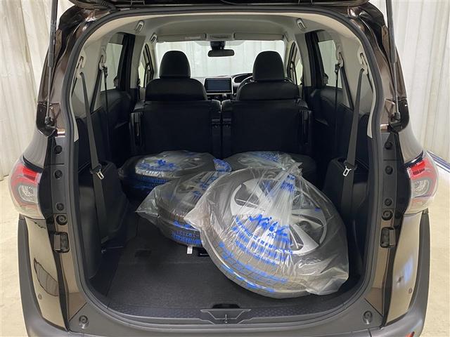 シエンタ G クエロ 4WD フルセグ メモリーナビ DVD再生 ミュージックプレイヤー接続可 バックカメラ 衝突被害軽減システム 両側電動スライド LEDヘッドランプ ウオークスルー 乗車定員6人 3列シート(29枚目)