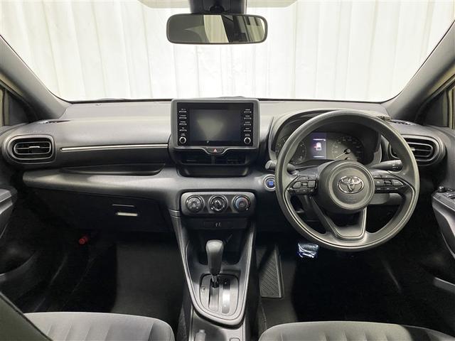 ヤリス Ｘ　４ＷＤ　メモリーナビ　ミュージックプレイヤー接続可　バックカメラ　衝突被害軽減システム　ＥＴＣ（2枚目）