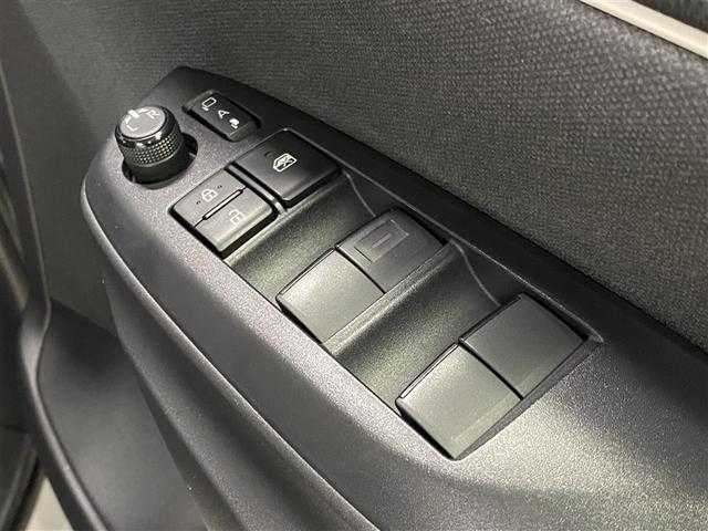 ヤリス Ｘ　４ＷＤ　メモリーナビ　ミュージックプレイヤー接続可　バックカメラ　衝突被害軽減システム　ＥＴＣ（13枚目）