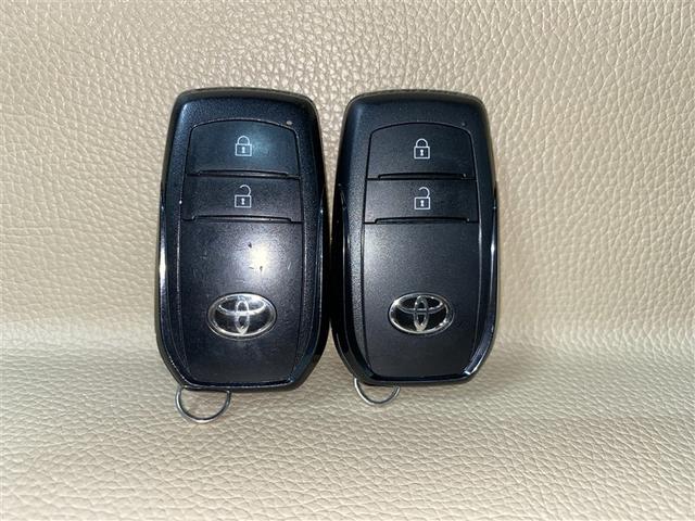 ヤリス Ｘ　４ＷＤ　メモリーナビ　ミュージックプレイヤー接続可　バックカメラ　衝突被害軽減システム　ＥＴＣ（14枚目）