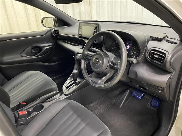 ヤリス Ｘ　４ＷＤ　メモリーナビ　ミュージックプレイヤー接続可　バックカメラ　衝突被害軽減システム　ＥＴＣ（17枚目）