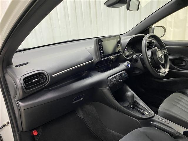 ヤリス Ｘ　４ＷＤ　メモリーナビ　ミュージックプレイヤー接続可　バックカメラ　衝突被害軽減システム　ＥＴＣ（18枚目）