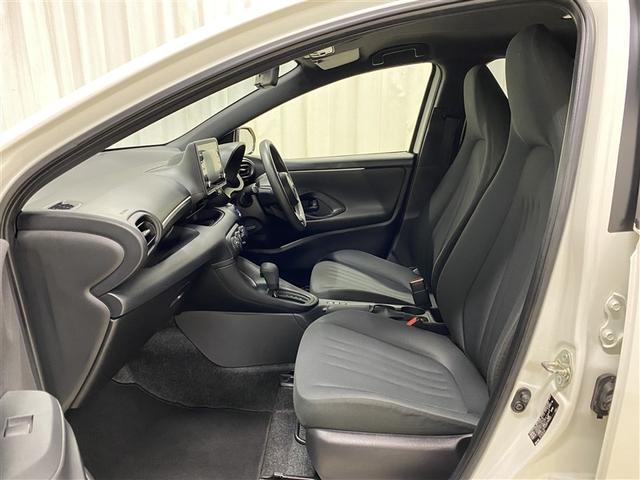 ヤリス Ｘ　４ＷＤ　メモリーナビ　ミュージックプレイヤー接続可　バックカメラ　衝突被害軽減システム　ＥＴＣ（19枚目）