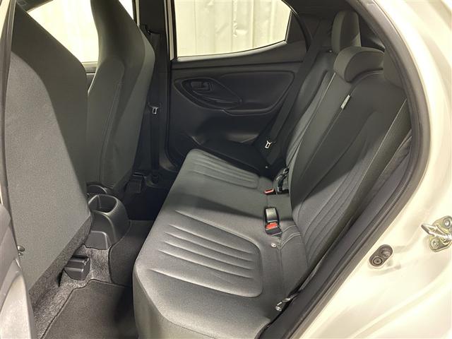 ヤリス Ｘ　４ＷＤ　メモリーナビ　ミュージックプレイヤー接続可　バックカメラ　衝突被害軽減システム　ＥＴＣ（20枚目）