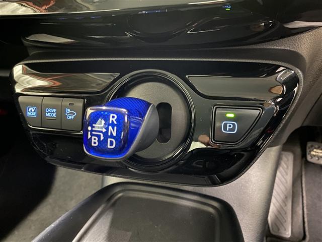 プリウス Ｓ　４ＷＤ　メモリーナビ　ミュージックプレイヤー接続可　バックカメラ　衝突被害軽減システム　ＥＴＣ　ＬＥＤヘッドランプ（8枚目）