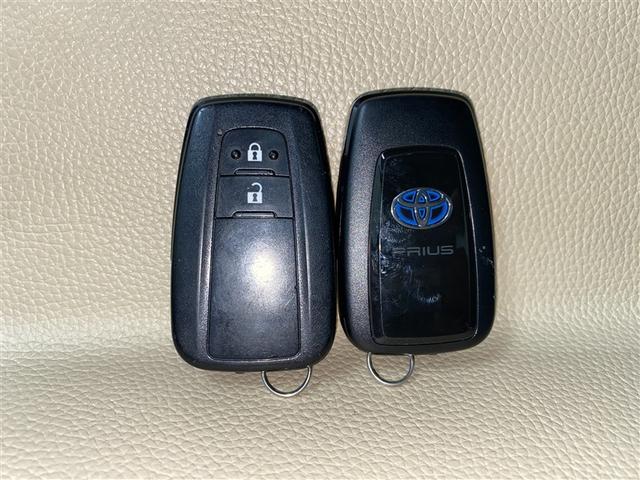 プリウス Ｓ　４ＷＤ　メモリーナビ　ミュージックプレイヤー接続可　バックカメラ　衝突被害軽減システム　ＥＴＣ　ＬＥＤヘッドランプ（17枚目）