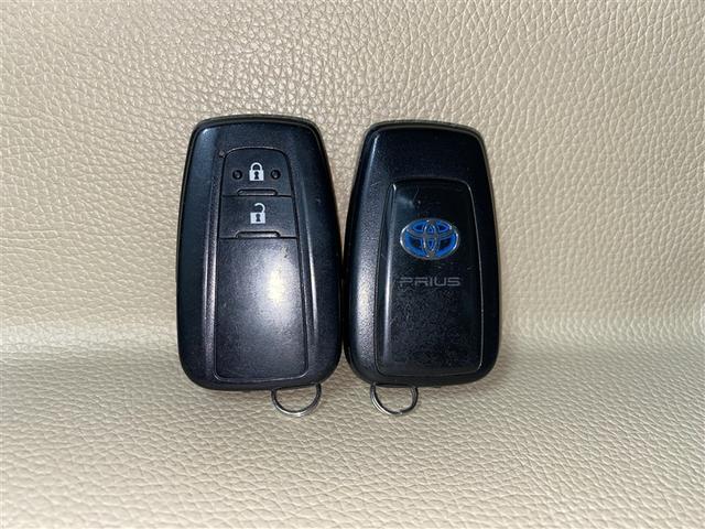 プリウス Ａツーリングセレクション　４ＷＤ　ワンセグ　メモリーナビ　ＤＶＤ再生　ミュージックプレイヤー接続可　バックカメラ　衝突被害軽減システム　ドラレコ　ＬＥＤヘッドランプ（17枚目）