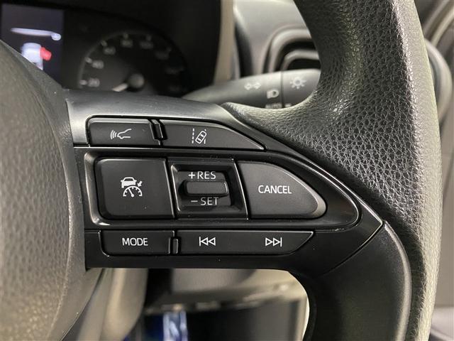 ヤリス Ｘ　４ＷＤ　メモリーナビ　ミュージックプレイヤー接続可　バックカメラ　衝突被害軽減システム　ＥＴＣ　ワンオーナー（11枚目）