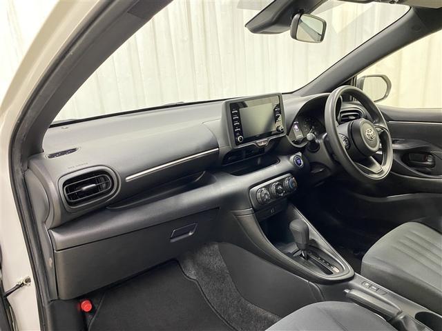 ヤリス Ｘ　４ＷＤ　メモリーナビ　ミュージックプレイヤー接続可　バックカメラ　衝突被害軽減システム　ＥＴＣ　ワンオーナー（16枚目）