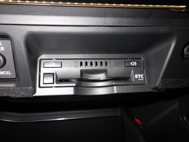 クラウンハイブリッド Ｇ－エグゼクティブ　Ｆｏｕｒ　革シート　サンルーフ　４ＷＤ　フルセグ　ＨＤＤナビ　ＤＶＤ再生　バックカメラ　衝突被害軽減システム　ＥＴＣ　ＬＥＤヘッドランプ　ワンオーナー　フルエアロ　記録簿（23枚目）
