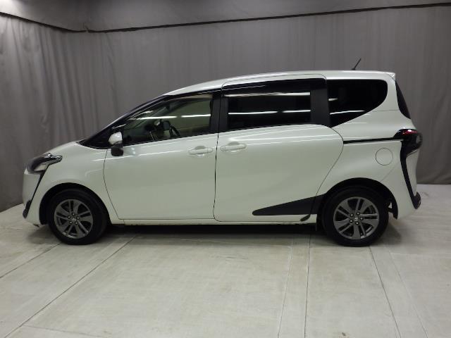 シエンタ G 4WD フルセグ メモリーナビ DVD再生 後席モニター バックカメラ 衝突被害軽減システム ドラレコ 両側電動スライド LEDヘッドランプ ウオークスルー 乗車定員6人 3列シート ワンオーナー(2枚目)