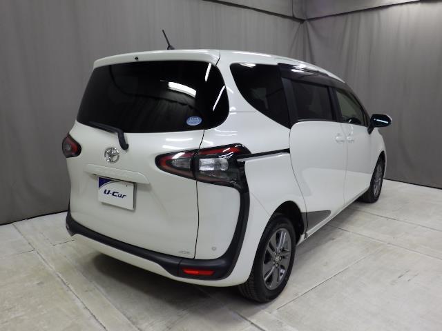 シエンタ G 4WD フルセグ メモリーナビ DVD再生 後席モニター バックカメラ 衝突被害軽減システム ドラレコ 両側電動スライド LEDヘッドランプ ウオークスルー 乗車定員6人 3列シート ワンオーナー(4枚目)