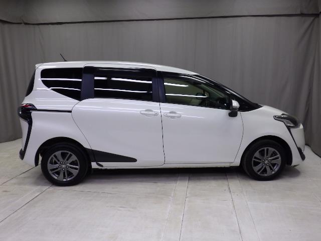 シエンタ G 4WD フルセグ メモリーナビ DVD再生 後席モニター バックカメラ 衝突被害軽減システム ドラレコ 両側電動スライド LEDヘッドランプ ウオークスルー 乗車定員6人 3列シート ワンオーナー(5枚目)