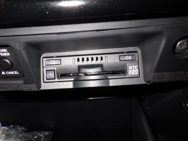 クラウンハイブリッド ＲＳアドバンス　Ｆｏｕｒ　革シート　サンルーフ　４ＷＤ　フルセグ　メモリーナビ　ＤＶＤ再生　ミュージックプレイヤー接続可　バックカメラ　衝突被害軽減システム　ＥＴＣ　ドラレコ　ＬＥＤヘッドランプ　ワンオーナー　フルエアロ（18枚目）