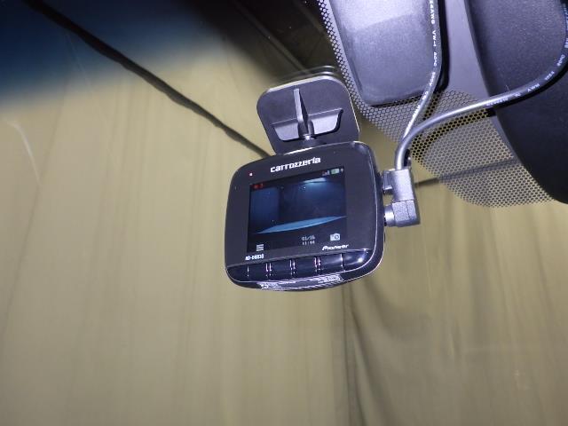 クラウンハイブリッド ＲＳアドバンス　Ｆｏｕｒ　革シート　サンルーフ　４ＷＤ　フルセグ　メモリーナビ　ＤＶＤ再生　ミュージックプレイヤー接続可　バックカメラ　衝突被害軽減システム　ＥＴＣ　ドラレコ　ＬＥＤヘッドランプ　ワンオーナー　フルエアロ（19枚目）