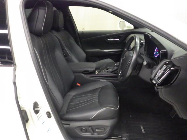 クラウンハイブリッド ＲＳアドバンス　Ｆｏｕｒ　革シート　サンルーフ　４ＷＤ　フルセグ　メモリーナビ　ＤＶＤ再生　ミュージックプレイヤー接続可　バックカメラ　衝突被害軽減システム　ＥＴＣ　ドラレコ　ＬＥＤヘッドランプ　ワンオーナー　フルエアロ（25枚目）