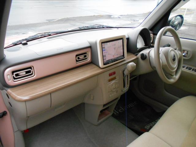 アルトラパン Ｘ　４ＷＤ　８インチナビ　Ｂｌｕｅｔｏｏｔｈ　ＥＴＣ　衝突被害軽減システム　オートライト　ＨＩＤ　スマートキー　アイドリングストップ　シートヒーター　ベンチシート　ＣＶＴ　盗難防止システム　ＡＢＳ　ＥＳＣ（8枚目）