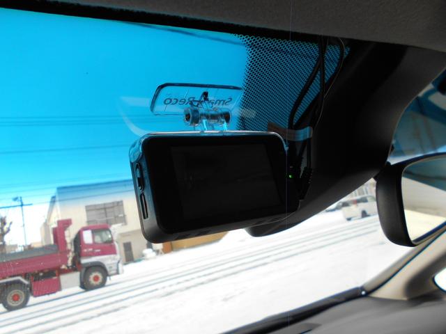 フィット １３Ｇ・Ｆパッケージ　純正ナビ　ＴＶ　Ｂｌｕｅｔｏｏｔｈ　ドライブレコーダー　ＥＴＣ　バックカメラ　衝突被害軽減システム　スマートキー　電動格納ミラー　ＣＶＴ　盗難防止システム　衝突安全ボディ　ＥＳＣ（3枚目）